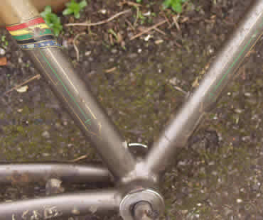 BB picture showing pump peg on down tube
